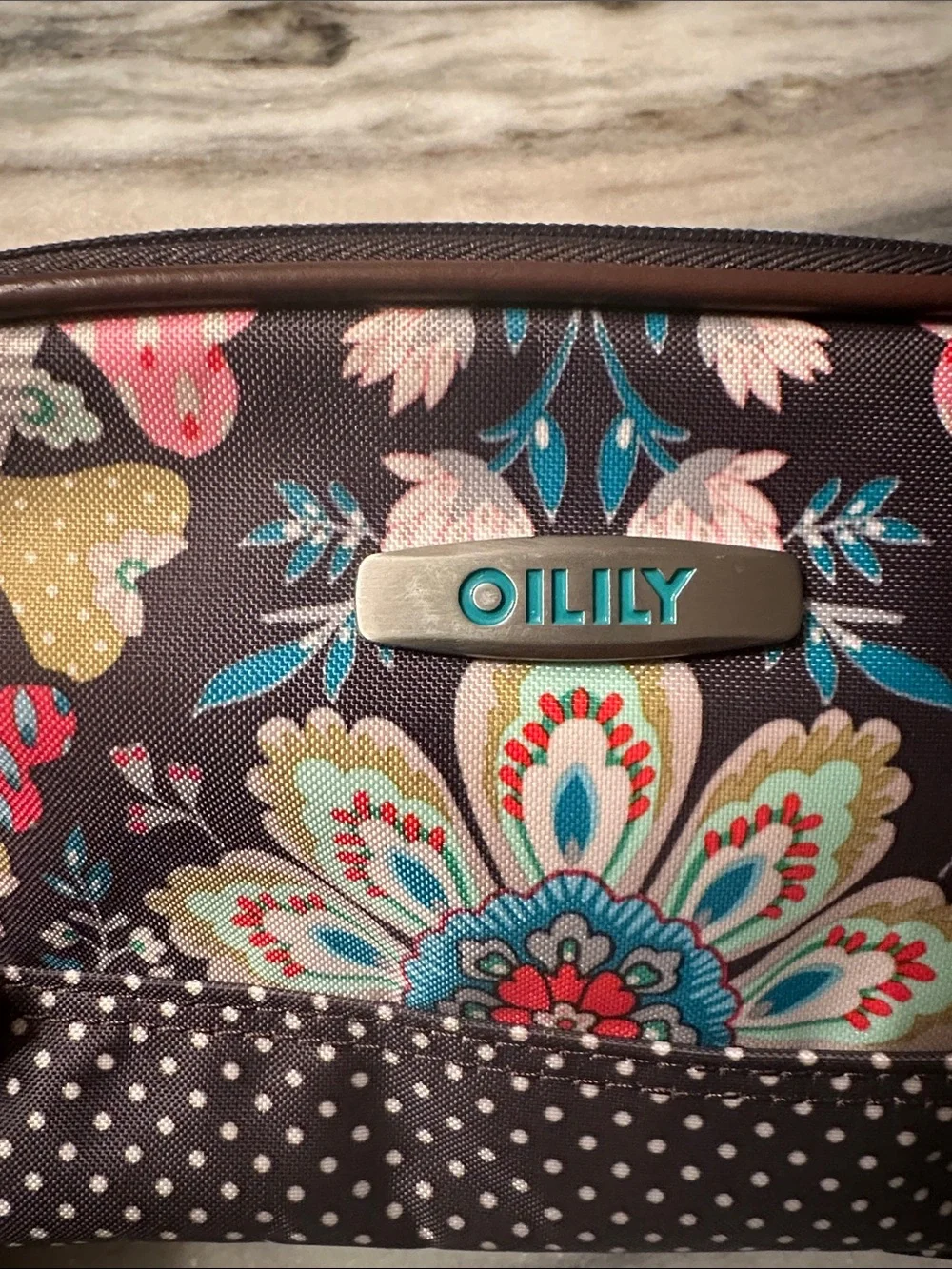 OILILY COSMETIC BAG
